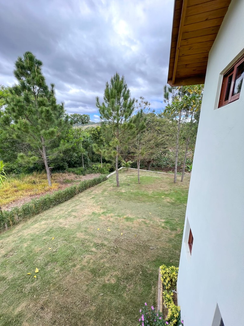 casas vacacionales y villas - Preciosa Villa Nueva en Proyecto Cerrado de Jarabacoa  2
