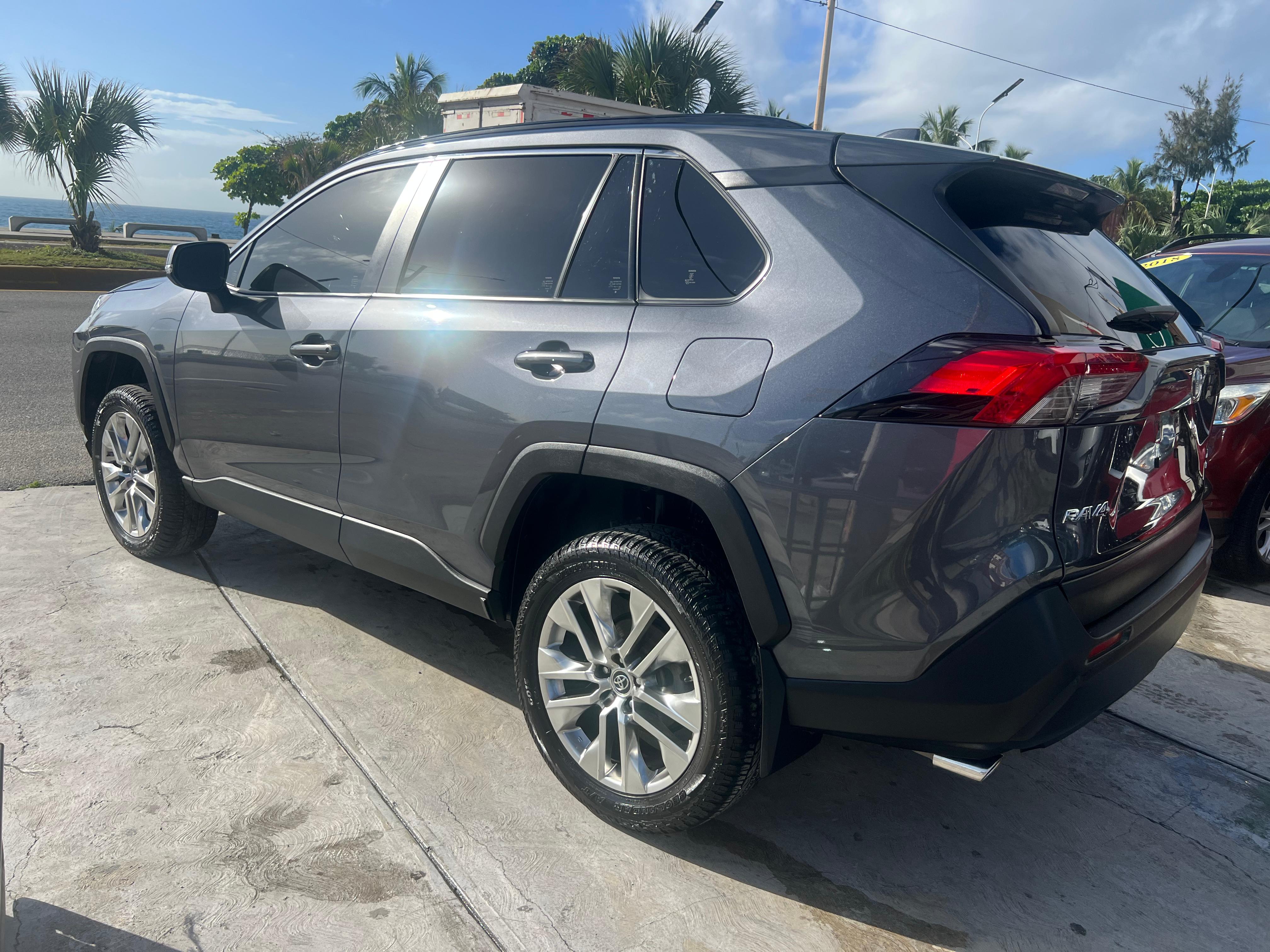 jeepetas y camionetas - Toyota RAV4 XLE Premium 2019 9