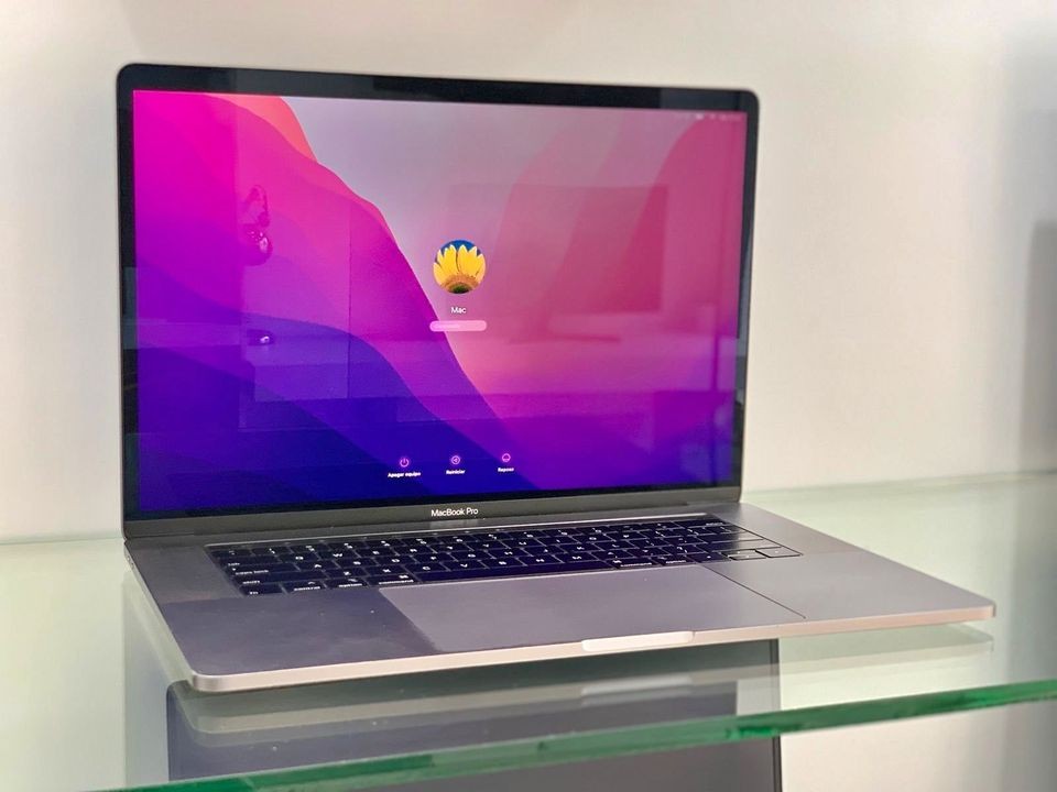 computadoras y laptops - Macbook pro 15 2018 core i9, 32gb ram, 512ssd $60,000 1