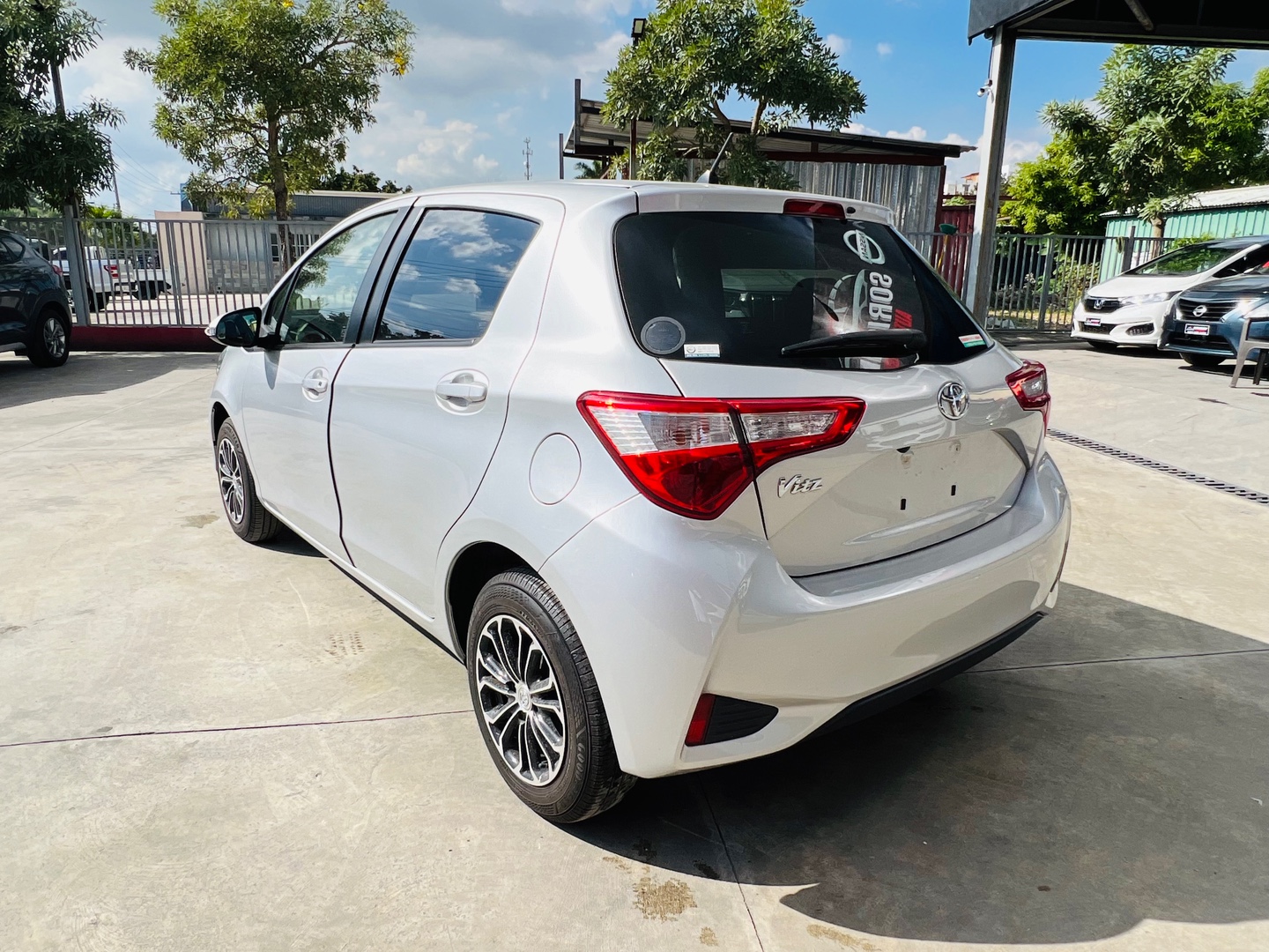 carros - Toyota Vitz 2018 3
