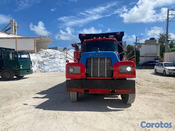 camiones y vehiculos pesados - Camión Mack R600 2