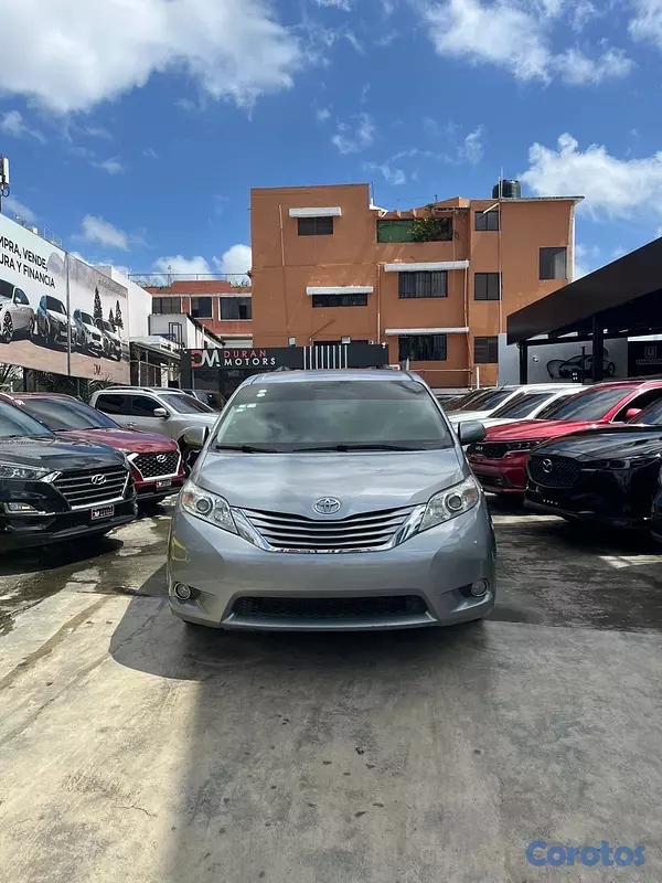 jeepetas y camionetas - Toyota Sienna LE AWD 2017
 2