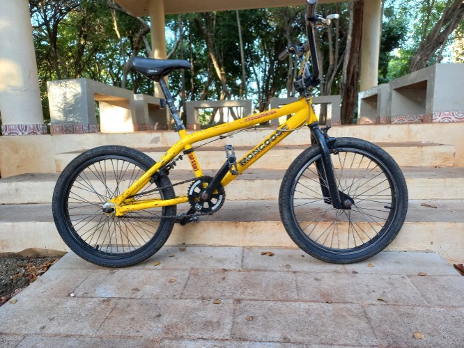 bicicletas y accesorios - Bicicleta mongoose para saltos aro 20 en buen estado