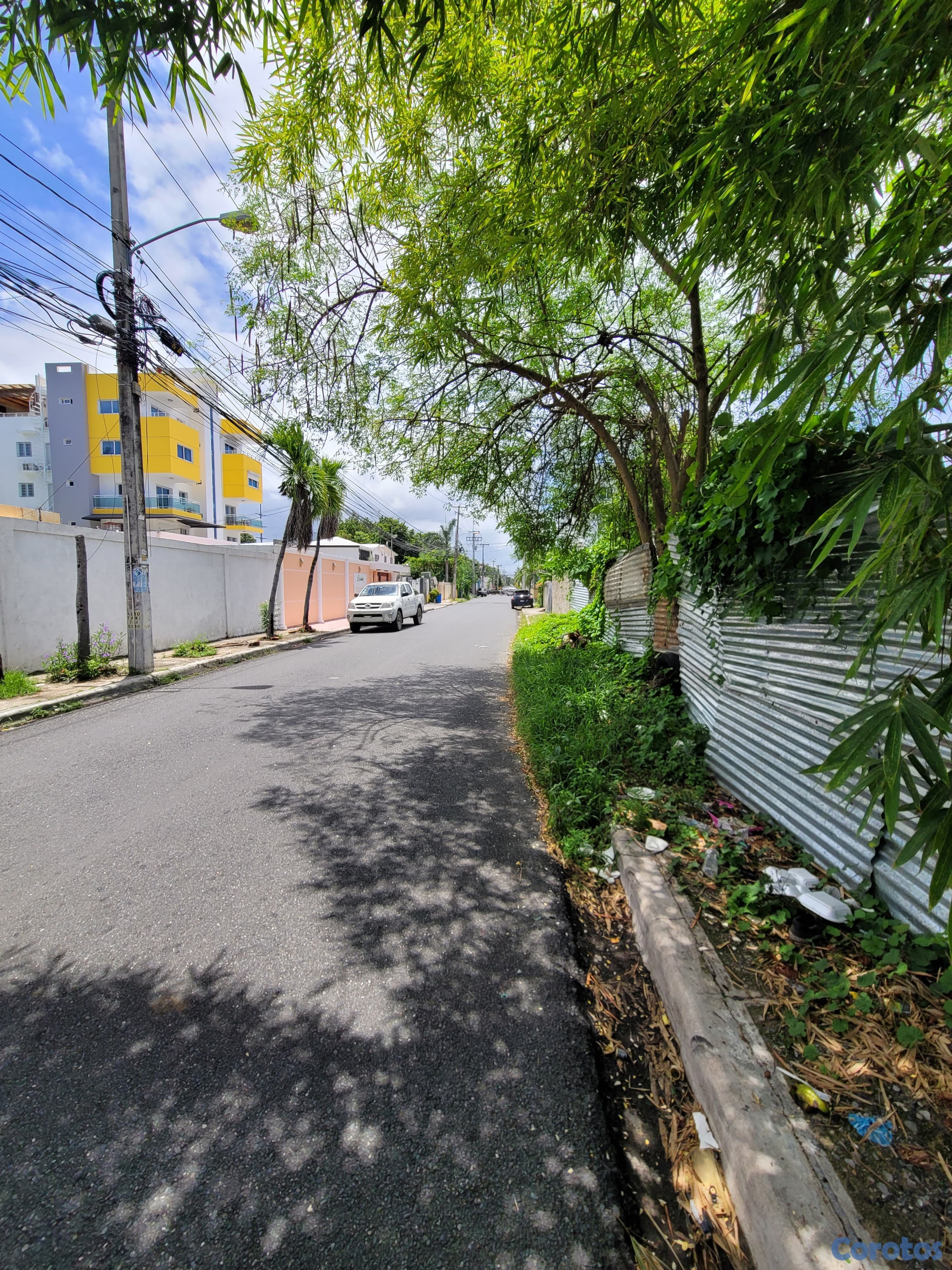 solares y terrenos - Solar en venta reparto los 3 ojos, casi charles  5