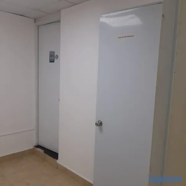 oficinas y locales comerciales - Local Comercial AV Romulo Betancourt 6
