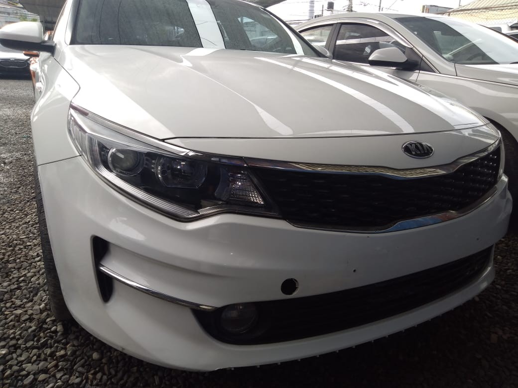 carros - KIA K5 2017 BLANCODESDE: RD$ 685,100.00