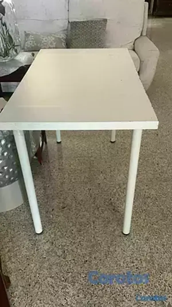 muebles y colchones - Mesa blanca. 1