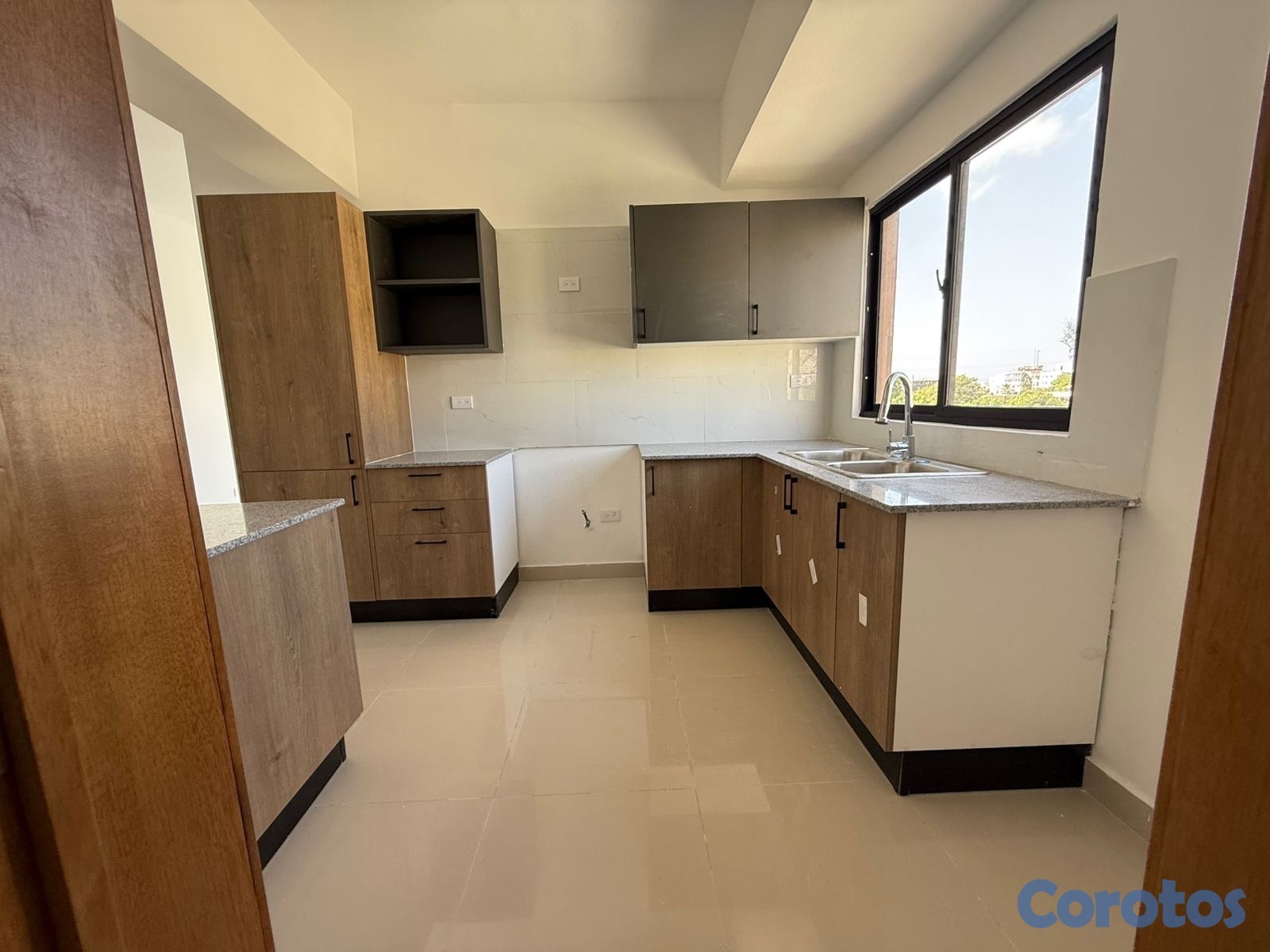 apartamentos - vendo independencia jardines del Sur piso 4 dos habitaciones 2.5 baños dos parqu 2