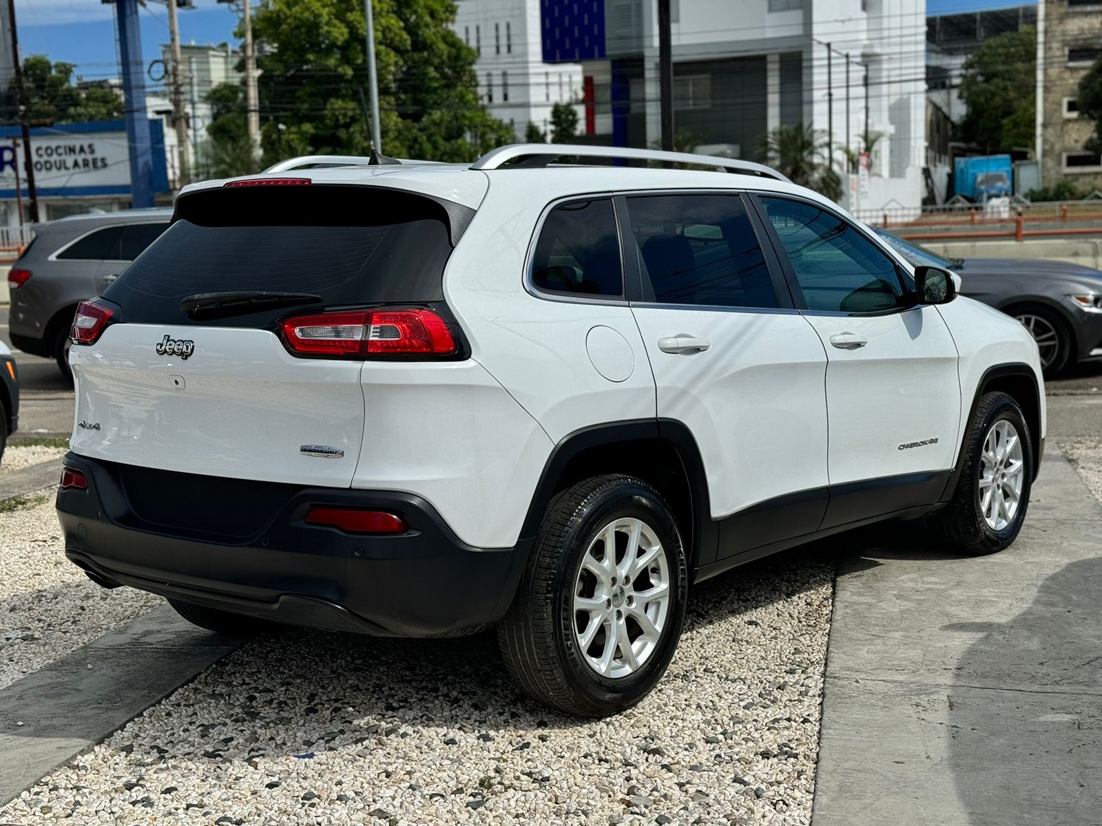 jeepetas y camionetas - Jeep Cherokee Latitude 3