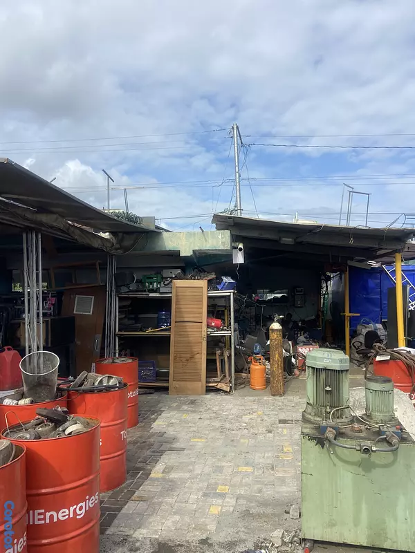 solares y terrenos - Solar comercial  2,500 metros  zona estratégica para nave y comp.calle principal 4