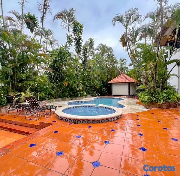 casas - Casa en Bella Vista con Patio y Piscina  5