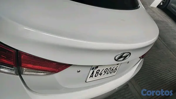 carros - Hyundai Elantra 2011 RD$430,000 5