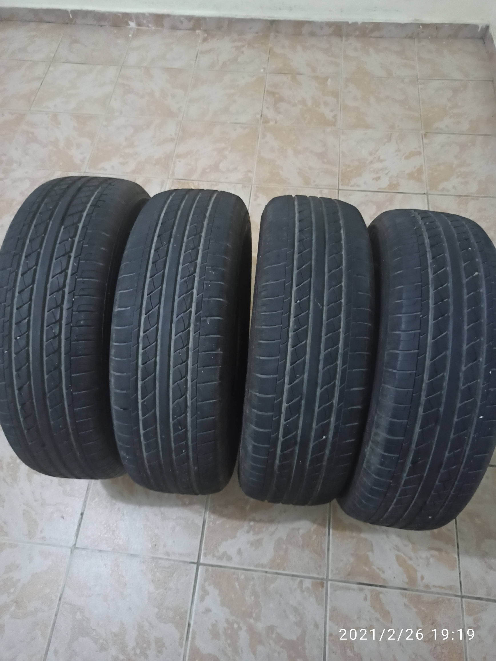 accesorios para vehiculos - Gomas 225/65/17 en buenas condiciones. Para Honda CRV, Kia Sorento y otros.