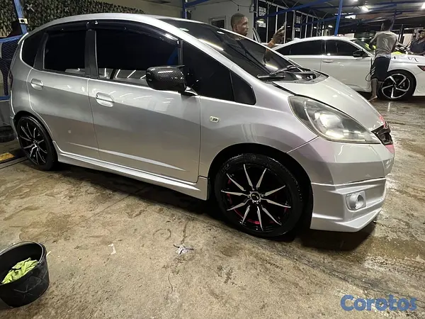 carros - HONDA FIT 2013 Japonés. sin detalles. como nuevo.  4