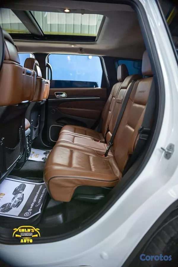 jeepetas y camionetas - Jeep Grand Cherokee Summit 4x4 2016 Clean Carfax 8