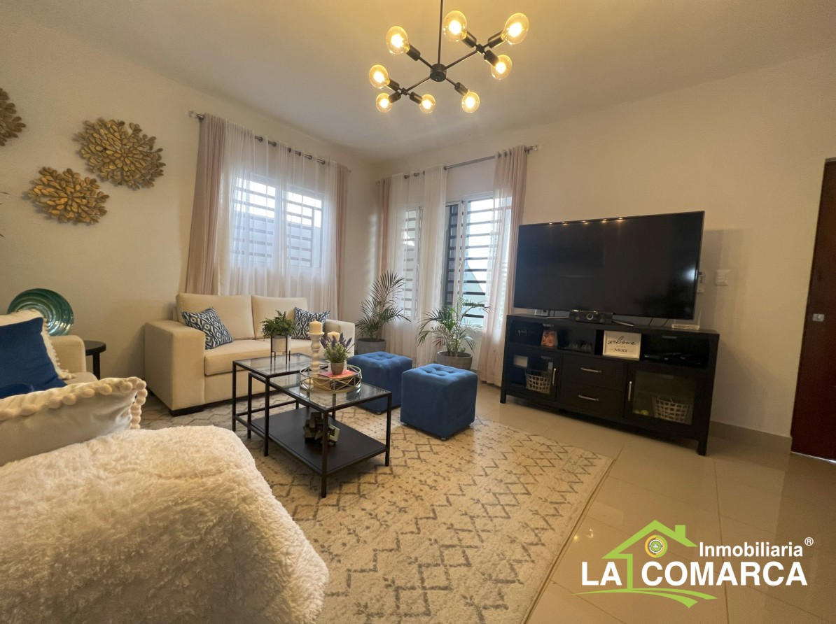 casas - Amplia y Moderna Casa de Venta en Santiago 2
