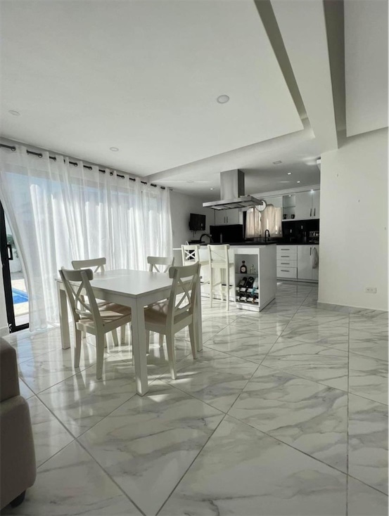 casas vacacionales y villas - Venta de Villa amueblada en punta cana con piscina zona turística 3