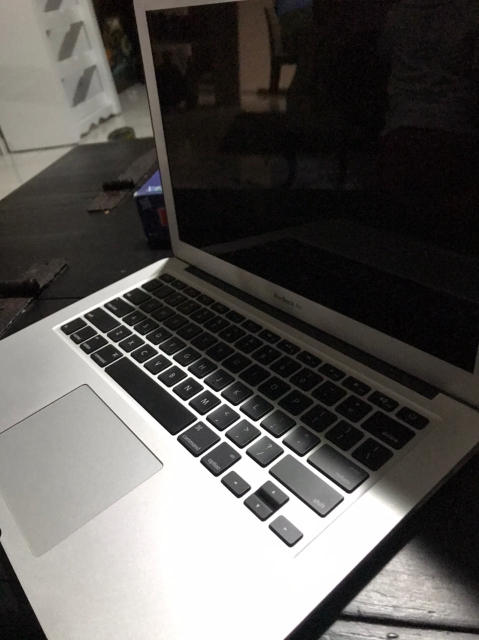 computadoras y laptops - Vendo Macbook Air para piezas