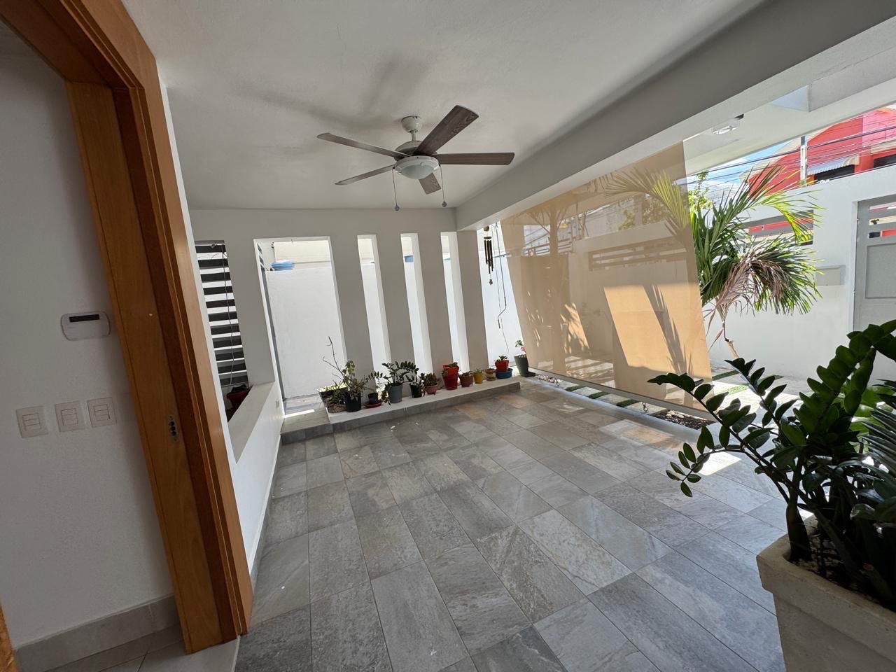 casas - CASA EN VENTA EN SANTIAGO DE LOS CABALLEROS PRÓXIMO A LA 27 de febrero  3