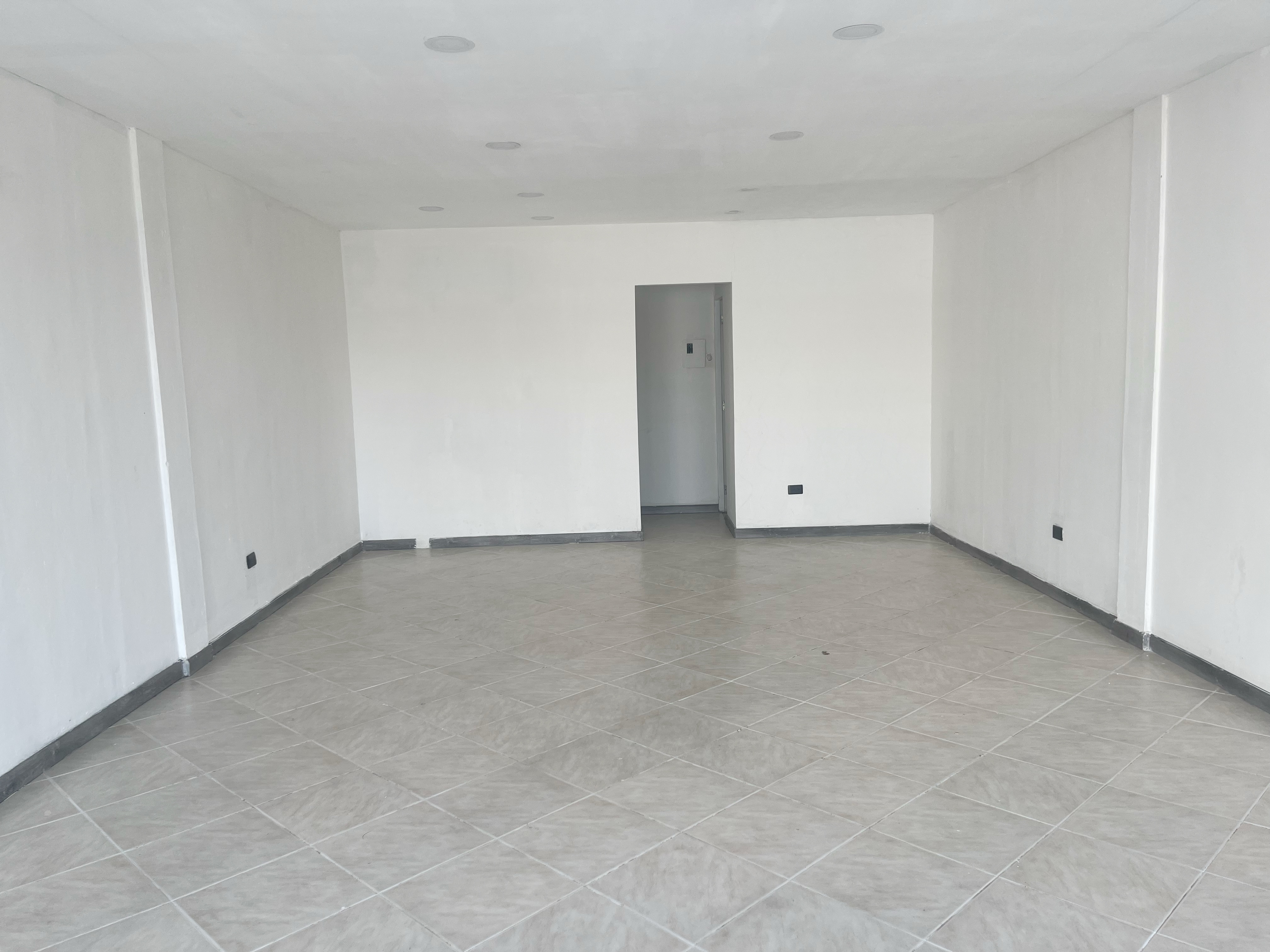 oficinas y locales comerciales - Alquiler local comercial  3