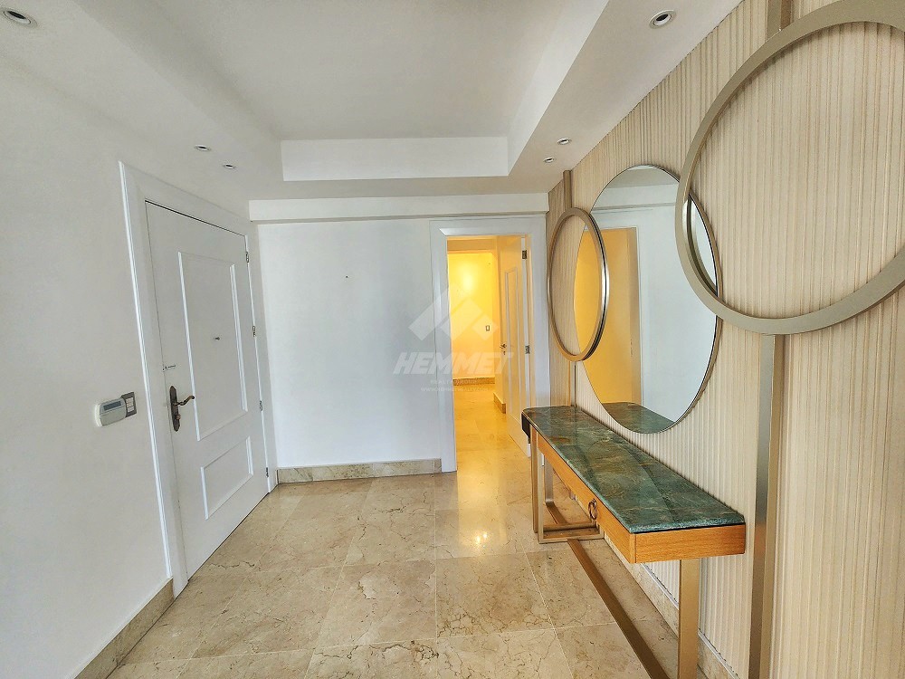 apartamentos - TORRE CON ASCENSOR Y PARQUEOS SOTERRADOS LA TRINITARIA SANTIAGO 