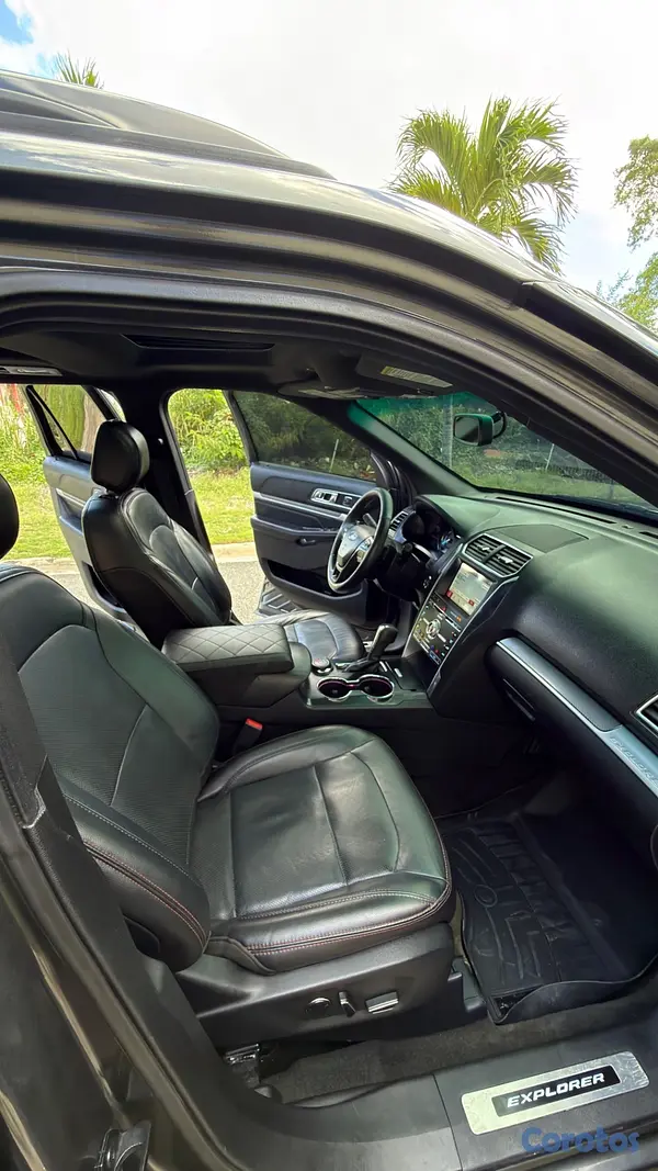 jeepetas y camionetas - Ford Explorer Sport 4x4 2017 Tres filas de asiento 4