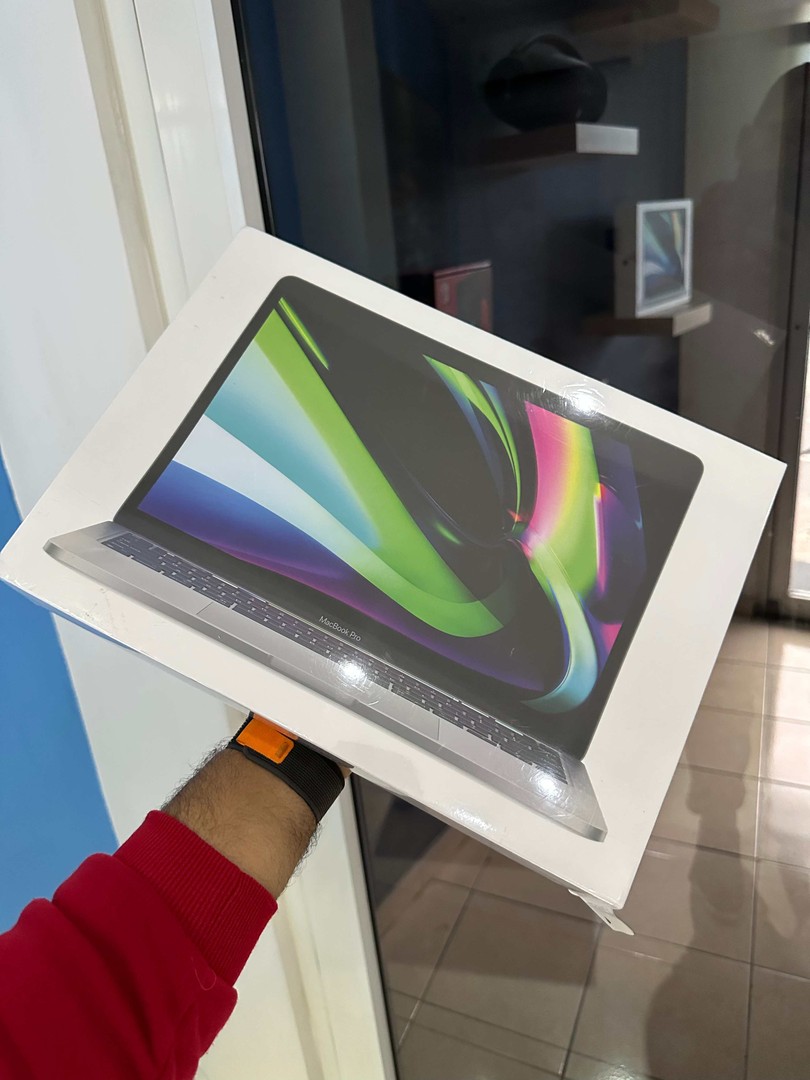 computadoras y laptops - MacBook Pro 13-inch 2022 M2 Apple Chip / 256GB/ 8GB Ram Nueva $ 70,500 NEG 0