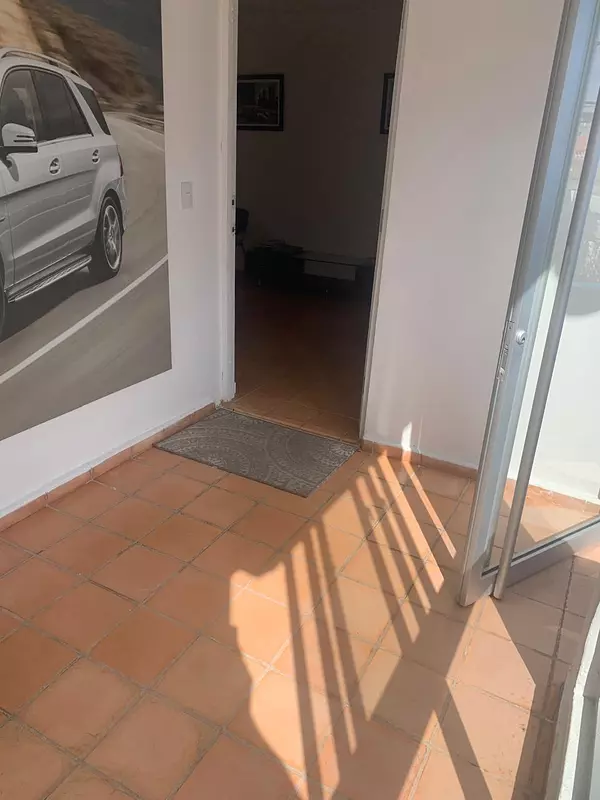 oficinas y locales comerciales - Alquiler Amplio Local de 2 Pisos, Mirador Sur 4