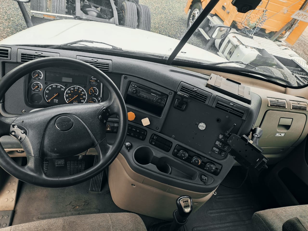 camiones y vehiculos pesados - FREIGHTLINER CASCADIA año 2013 3