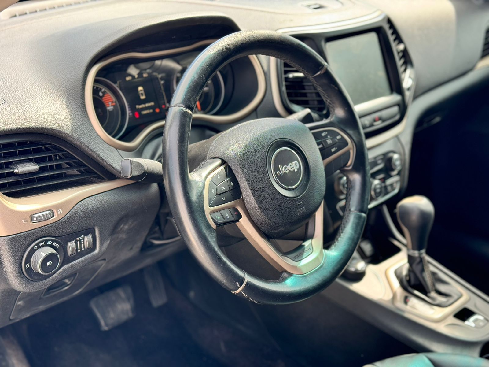 jeepetas y camionetas - Jeep Cherokee Latitude 4