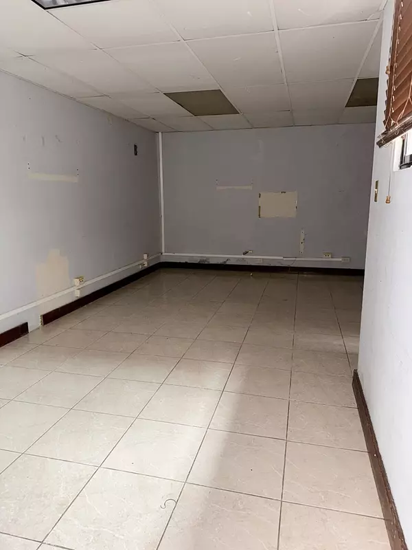 casas - Propiedad céntrica en Alquiler  10