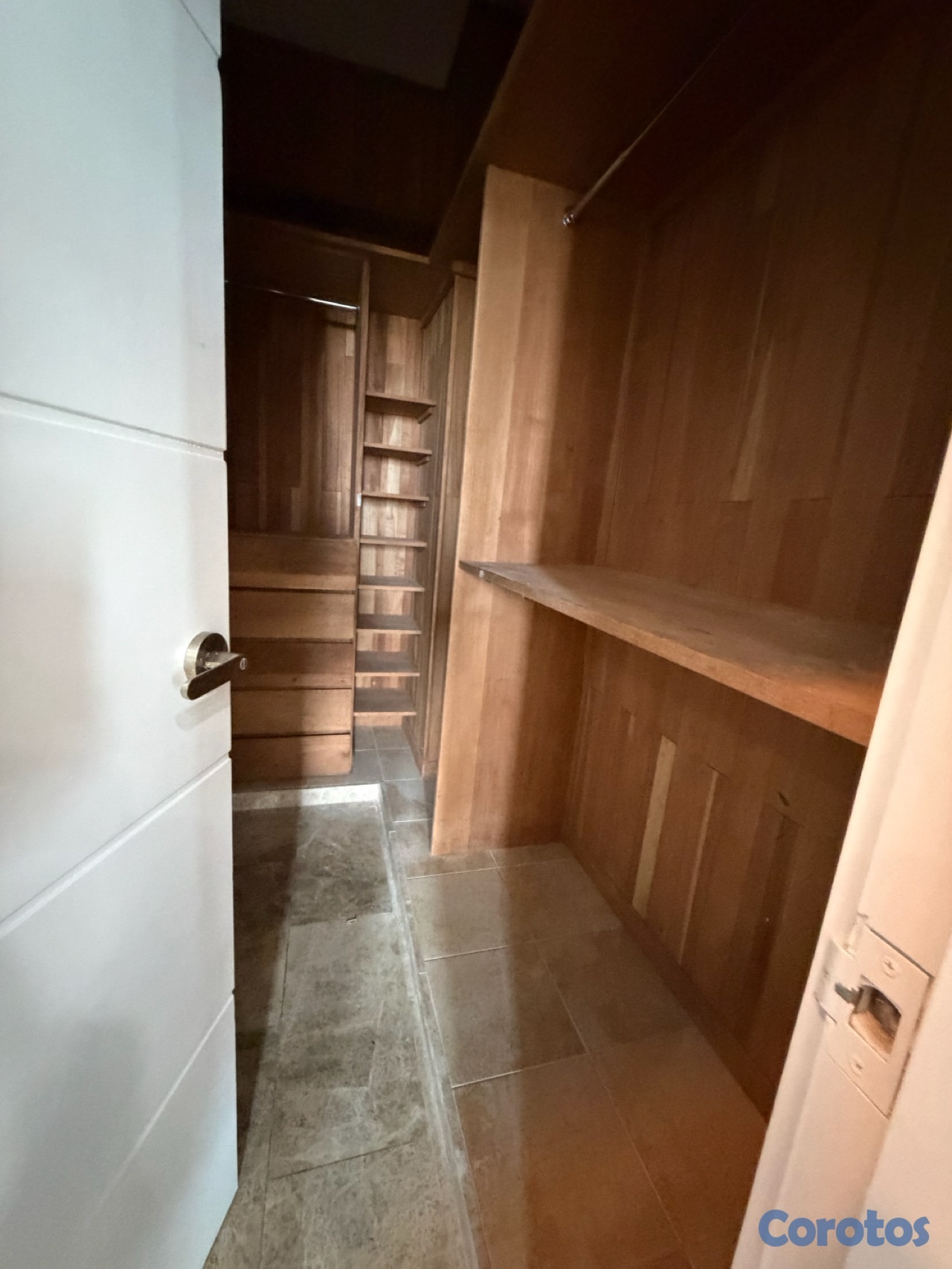 apartamentos - vendo los cacicazgos piso 12 próximo a la anacaona tres hab con baño tres parque 10