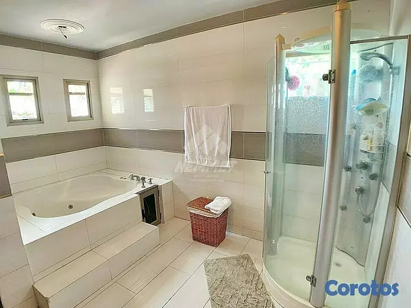 casas - IMPRESIONANTE CASA CON PISCINA Y PATIO LOS CERROS  6
