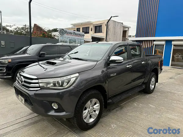 jeepetas y camionetas - Toyota Hilux SRV 2017 10