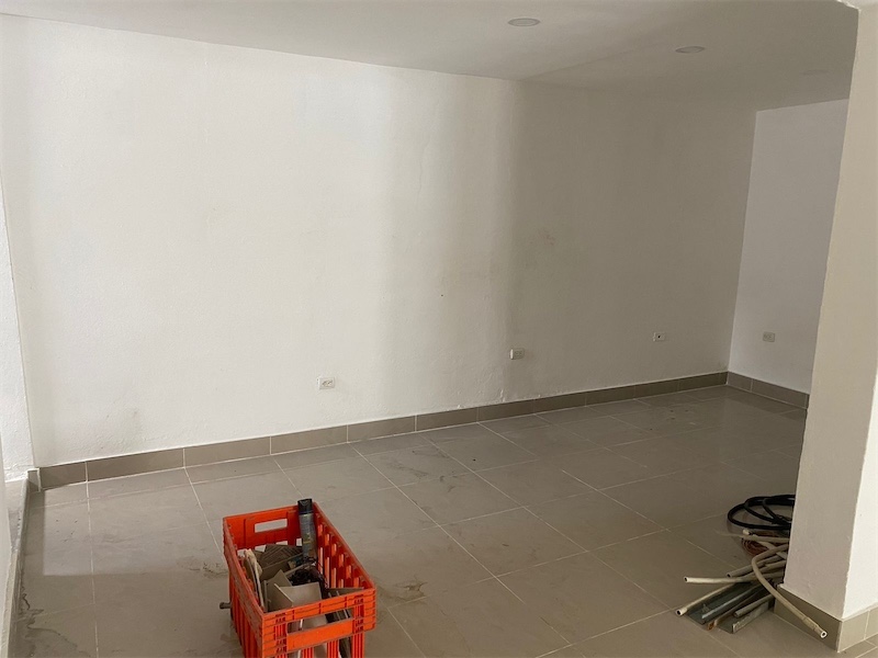 oficinas y locales comerciales - Local en los jardines primer nivel 6