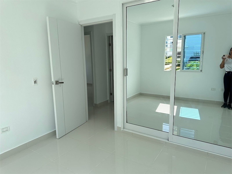 apartamentos - apartamento 2do piso en la autopista de san Isidro cayenas  3