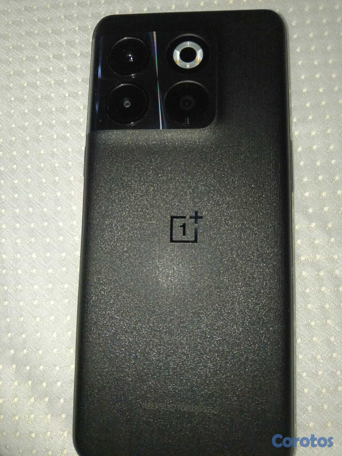 celulares y tabletas - Se vende este one plus 10 t 1