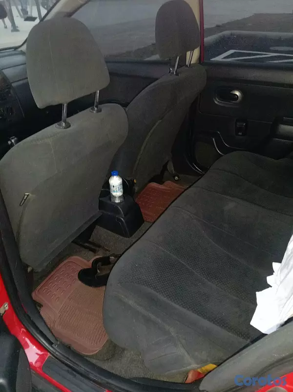 carros - NISSAN Versa 12