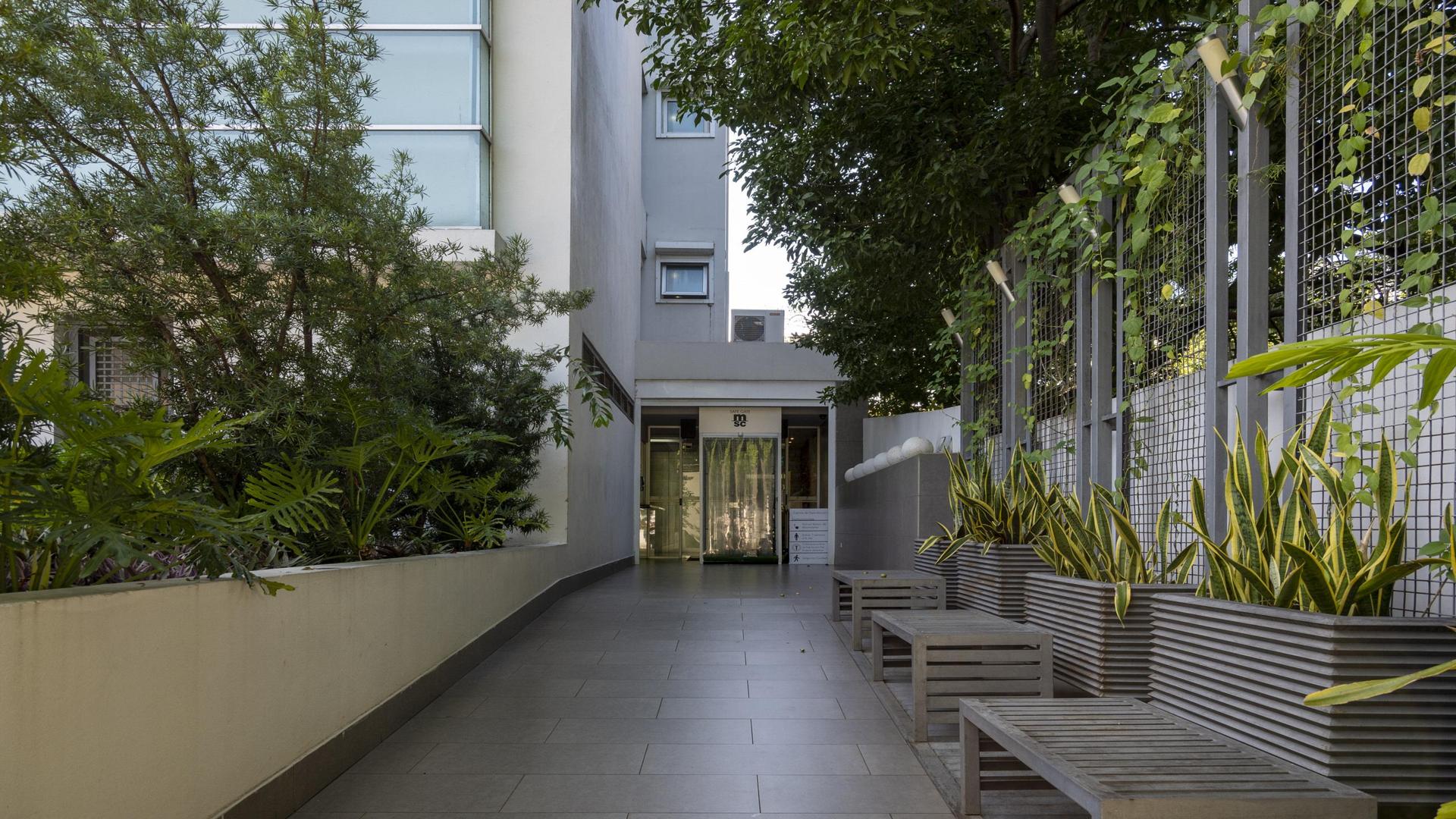 oficinas y locales comerciales - Oficina alquiler Naco Santo Domingo M7 6