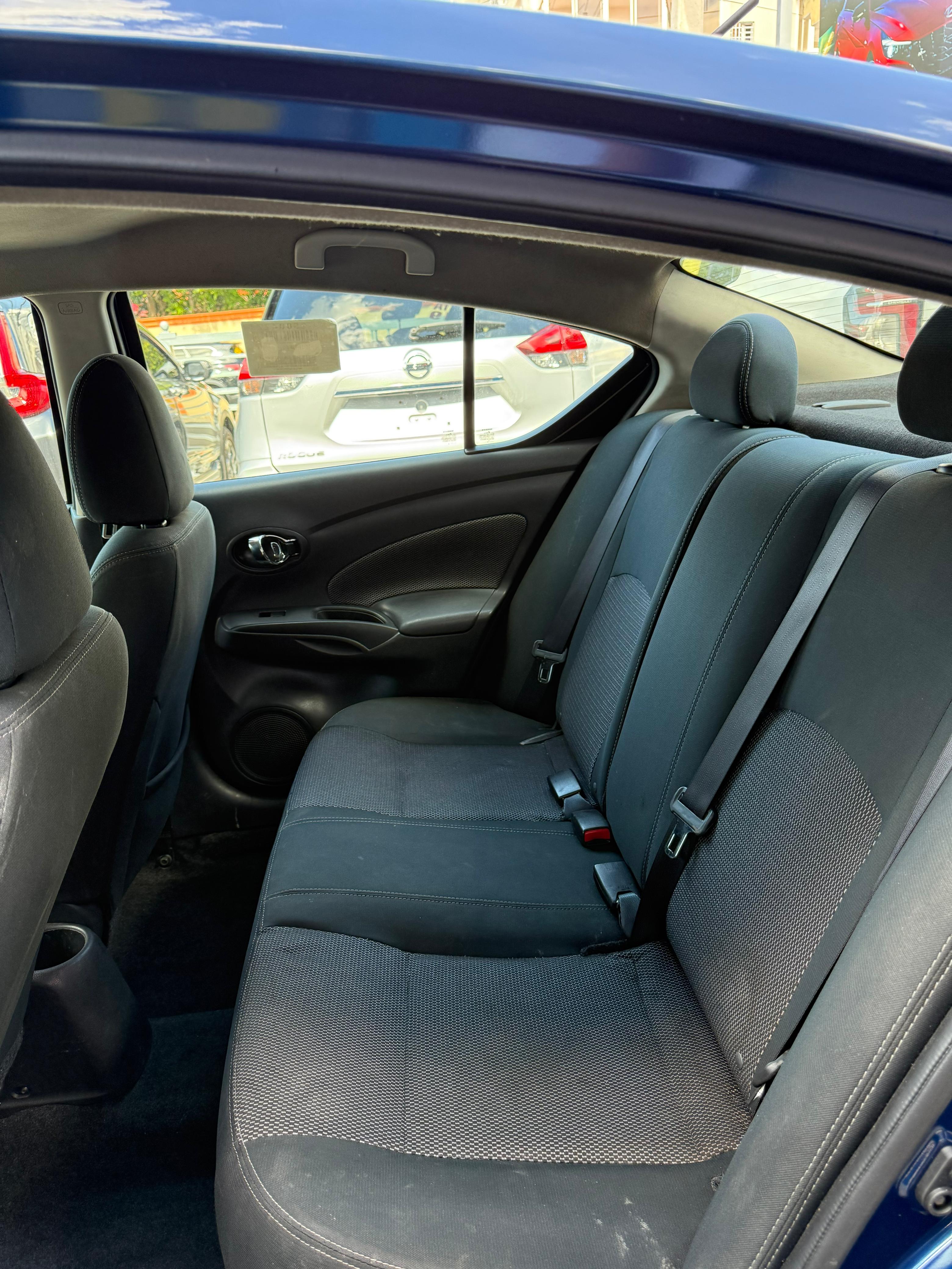 carros - nissan versa sv  7