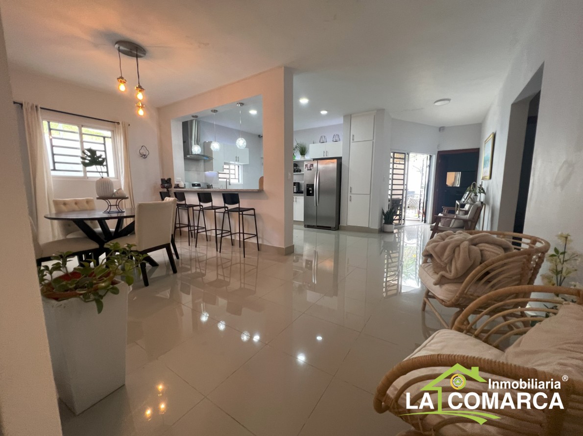 casas - Amplia y Moderna Casa de Venta en Santiago 3