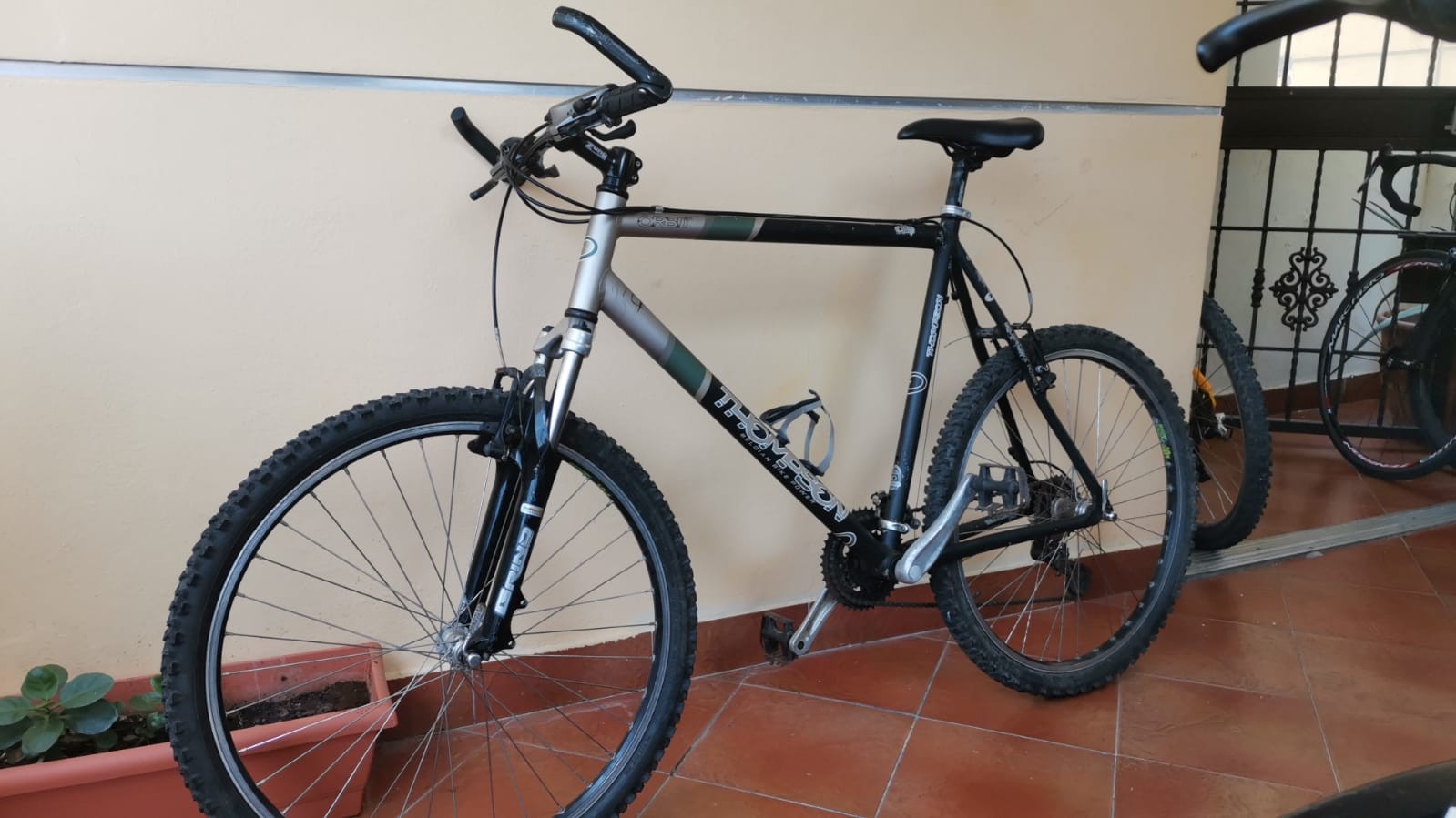 bicicletas y accesorios - Super Oferta! Bicicleta Thompson. Importada de Europa. De oportunidad!