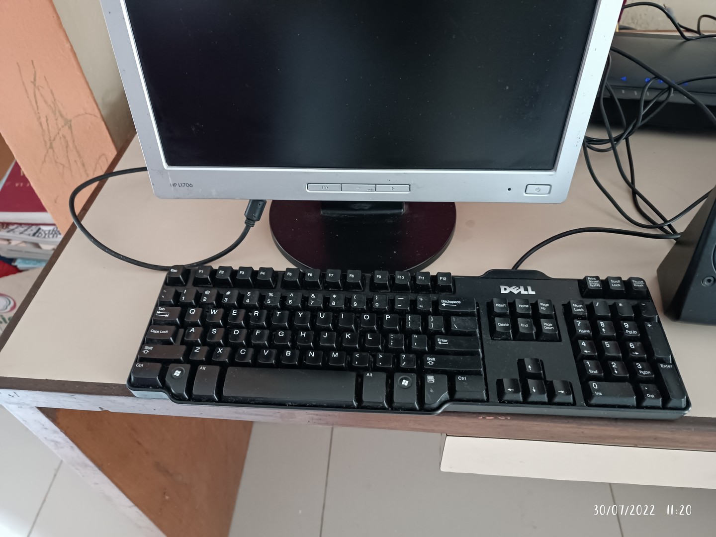 computadoras y laptops - Monitor, teclado, bocinas Logitech, dicho duro sata 250 gb y escritorio.