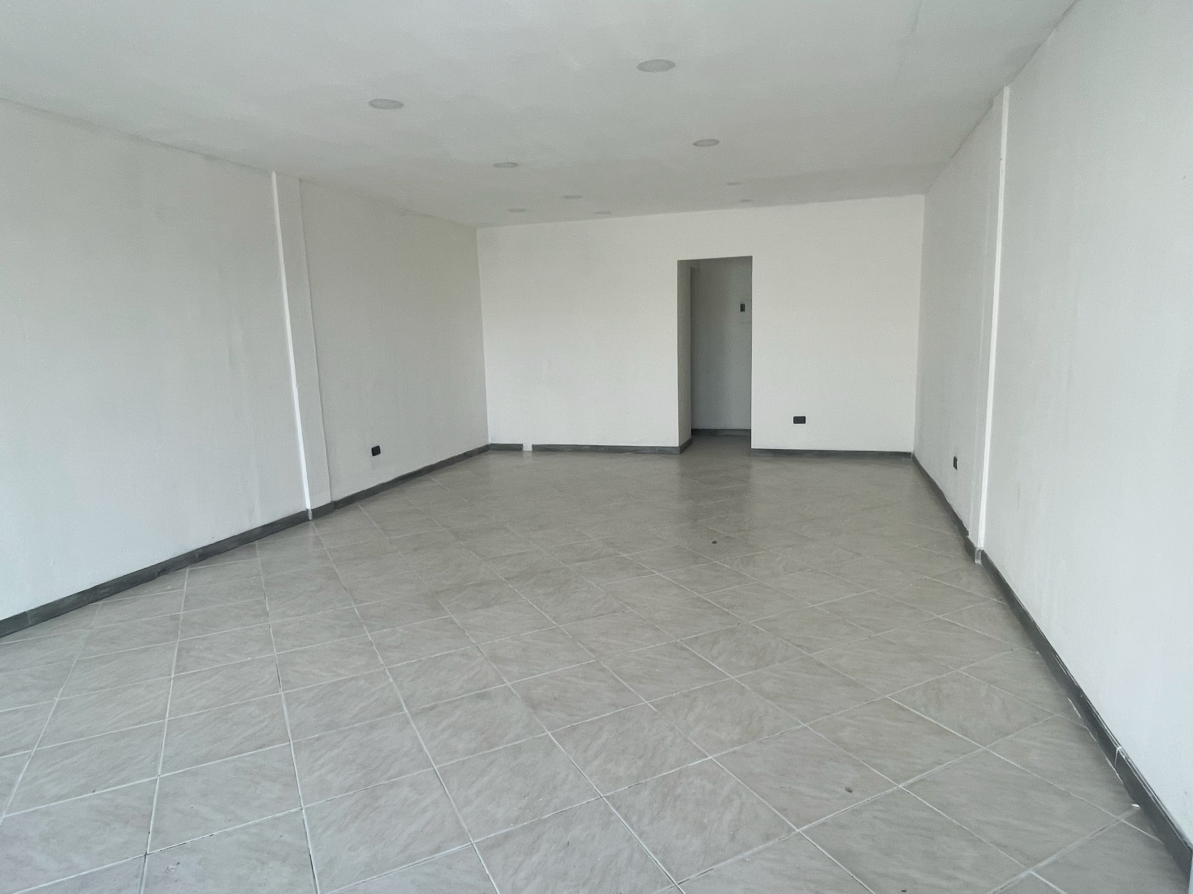 oficinas y locales comerciales - Alquiler local comercial  4