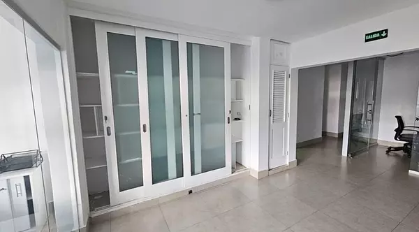 oficinas y locales comerciales - Oficina amueblada en Bella vista  6