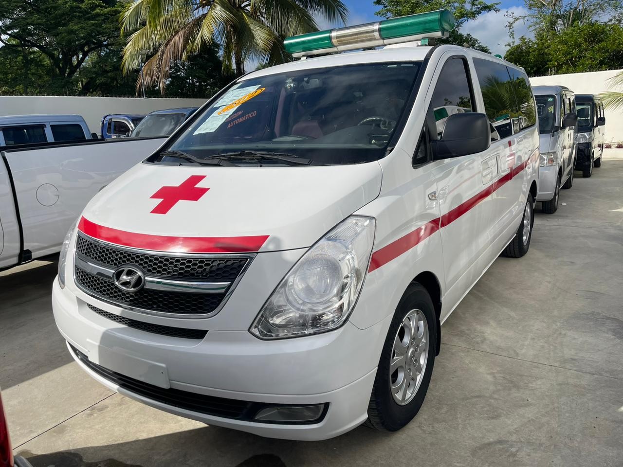 jeepetas y camionetas - 12 Ambulancia Hyundai starex  0