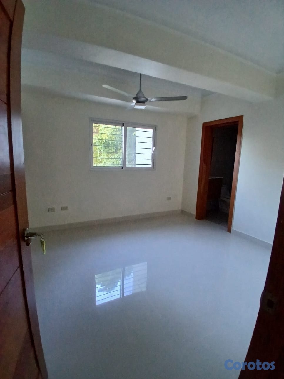 apartamentos - alquiló en el millon segundo nivel dos hab 2.5 baños parqueo balcon ascensor pls 2