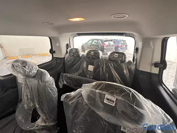 jeepetas y camionetas - Hyundai Staria 2026 12