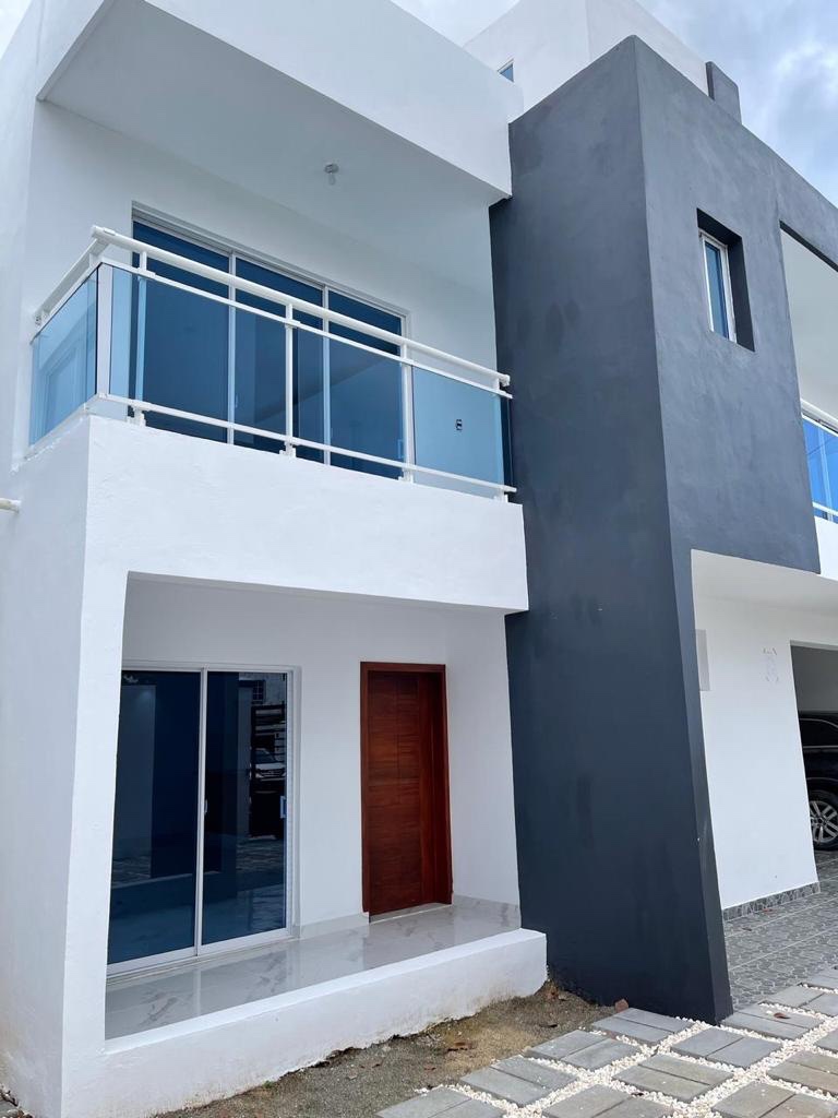 casas - Venta de casa en la autopista de san Isidro prado oriental Santo Domingo  2