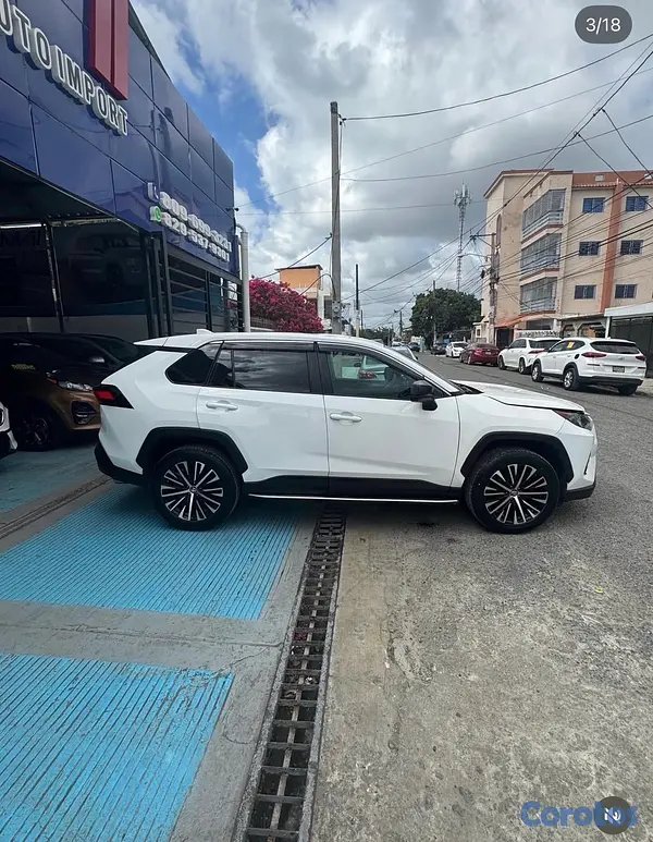 jeepetas y camionetas - Toyota RAV4 LE 2022 3